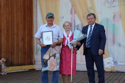 В Нурлате чествовали семейные пары, которые в любви и согласии живут не один десяток лет (+фотерепортаж)