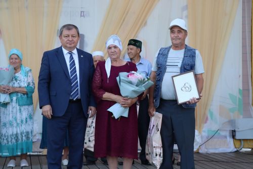 В Нурлате чествовали семейные пары, которые в любви и согласии живут не один десяток лет (+фотерепортаж)