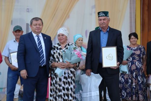 В Нурлате чествовали семейные пары, которые в любви и согласии живут не один десяток лет (+фотерепортаж)