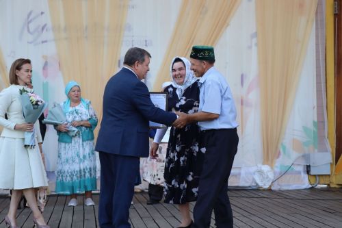 В Нурлате чествовали семейные пары, которые в любви и согласии живут не один десяток лет (+фотерепортаж)