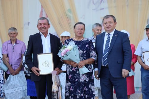 В Нурлате чествовали семейные пары, которые в любви и согласии живут не один десяток лет (+фотерепортаж)