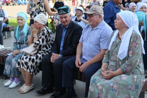 В Нурлате чествовали семейные пары, которые в любви и согласии живут не один десяток лет (+фотерепортаж)