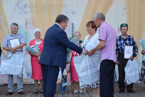 В Нурлате чествовали семейные пары, которые в любви и согласии живут не один десяток лет (+фотерепортаж)