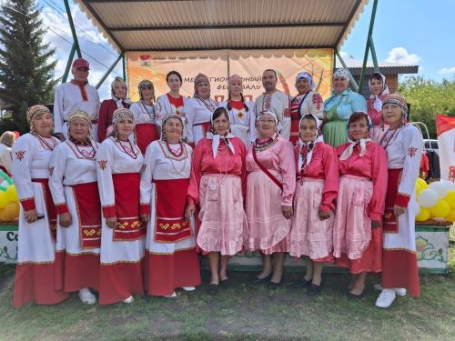 Чувашские ансамбли из Нурлатского района покорили «Луковую долину»