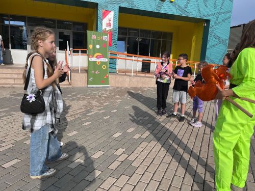 Разноцветное лето в Музыкальном сквере: «Сэлэт» дарит детям праздник!