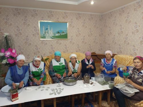 Подопечные центра «Гармония» приготовили 3000 целебных чаёв для участников СВО