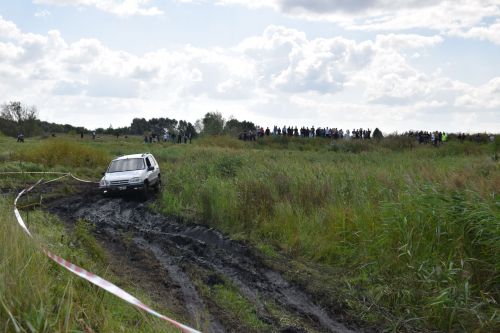 В Нурлате прошли захватывающие автосоревнования «Путь первопроходца» (ФОТОРЕПОРТАЖ)
