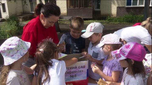 Малыши детского сада «Теремок» в зону СВО отправят свечи из вощины, письма и рисунки