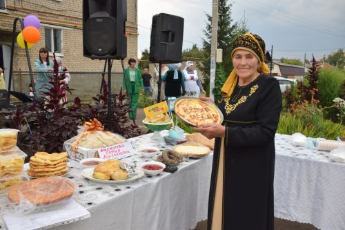 Гастрономическая ярмарка «Татарские яства» собрала нурлатцев на душевный праздник