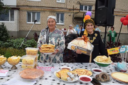 Гастрономическая ярмарка «Татарские яства» собрала нурлатцев на душевный праздник