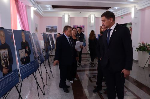 В Нурлате открылась фотовыставка «Отец Героя»