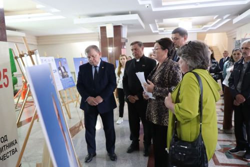 В Нурлате открылась фотовыставка «Отец Героя»