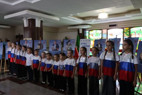 В Нурлате открылась фотовыставка «Отец Героя»