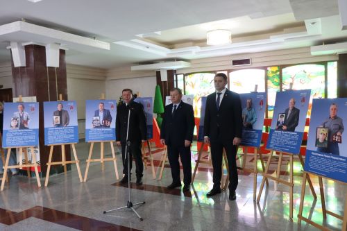 В Нурлате открылась фотовыставка «Отец Героя»