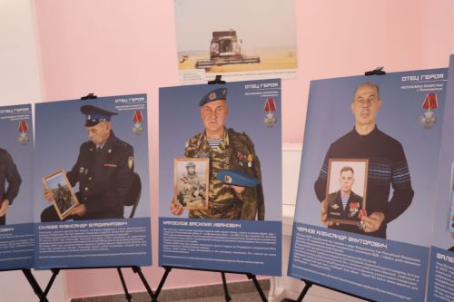 В Нурлате открылась фотовыставка «Отец Героя»