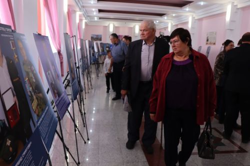 В Нурлате открылась фотовыставка «Отец Героя»