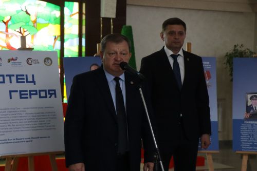 В Нурлате открылась фотовыставка «Отец Героя»