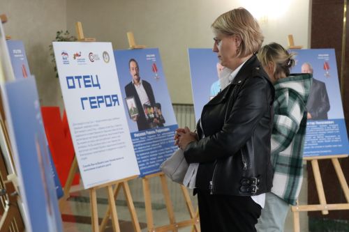 В Нурлате открылась фотовыставка «Отец Героя»