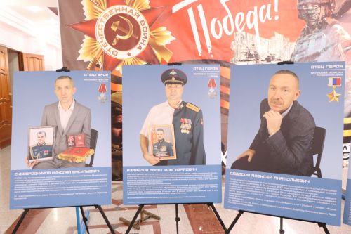 В Нурлате открылась фотовыставка «Отец Героя»