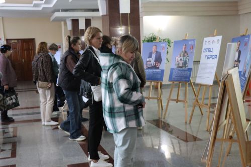 В Нурлате открылась фотовыставка «Отец Героя»