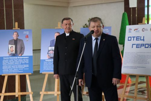В Нурлате открылась фотовыставка «Отец Героя»