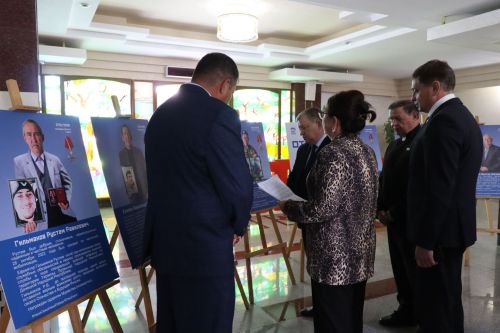 В Нурлате открылась фотовыставка «Отец Героя»