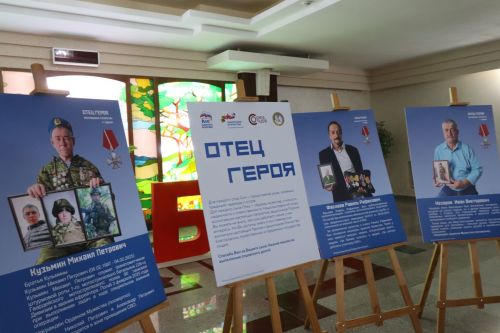 В Нурлате открылась фотовыставка «Отец Героя»