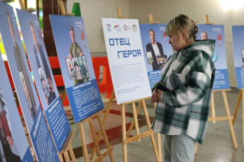 В Нурлате открылась фотовыставка «Отец Героя»