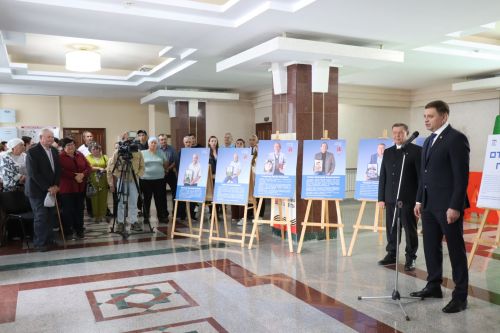 В Нурлате открылась фотовыставка «Отец Героя»