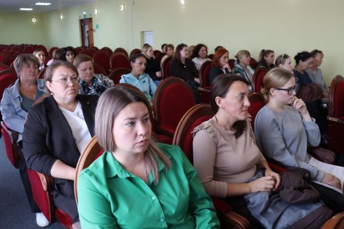 Руководство Нурлатского района встретилось с трудовыми коллективами социальных учреждений