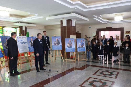 В Нурлате открылась фотовыставка «Отец Героя»