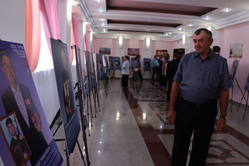 В Нурлате открылась фотовыставка «Отец Героя»