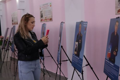 В Нурлате открылась фотовыставка «Отец Героя»