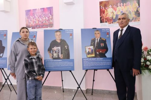 В Нурлате открылась фотовыставка «Отец Героя»