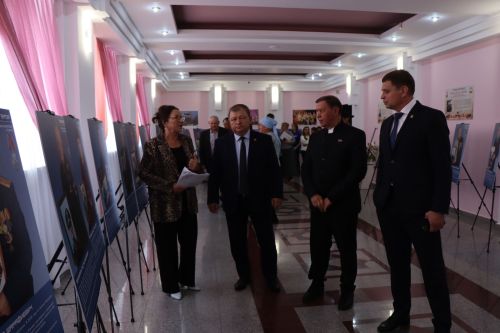 В Нурлате открылась фотовыставка «Отец Героя»