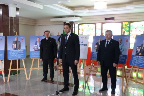 В Нурлате открылась фотовыставка «Отец Героя»