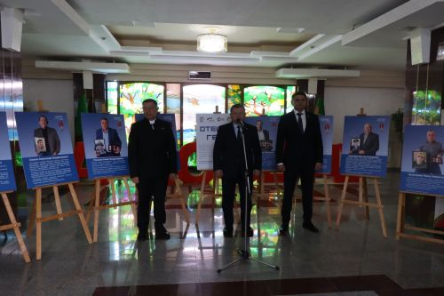 В Нурлате открылась фотовыставка «Отец Героя»