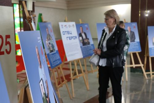 В Нурлате открылась фотовыставка «Отец Героя»