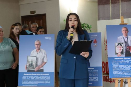 В Нурлате открылась фотовыставка «Отец Героя»