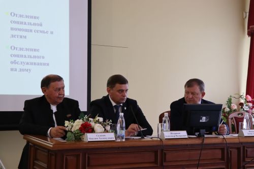 Руководство Нурлатского района встретилось с трудовыми коллективами социальных учреждений
