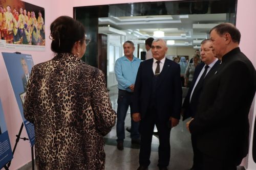 В Нурлате открылась фотовыставка «Отец Героя»