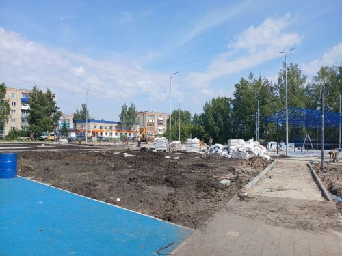 В сквере Нефтяников микрорайона Яшьлек завершаются работы по благоустройству
