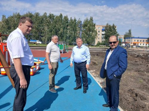 В сквере Нефтяников микрорайона Яшьлек завершаются работы по благоустройству