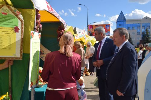 Школьная ярмарка в Нурлате стала ярким событием августовской конференции педагогов