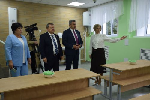 Министр образования и науки Татарстана Ильсур Хадиуллин с рабочим визитом посетил Нурлат
