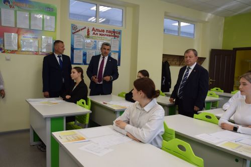 Министр образования и науки Татарстана Ильсур Хадиуллин с рабочим визитом посетил Нурлат
