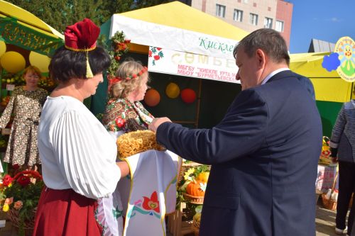 Школьная ярмарка в Нурлате стала ярким событием августовской конференции педагогов
