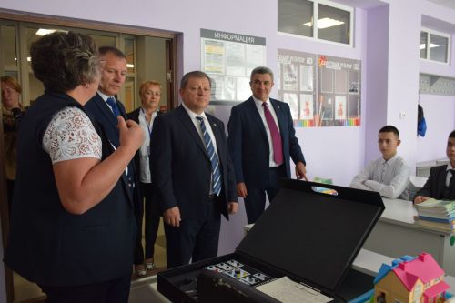 Министр образования и науки Татарстана Ильсур Хадиуллин с рабочим визитом посетил Нурлат