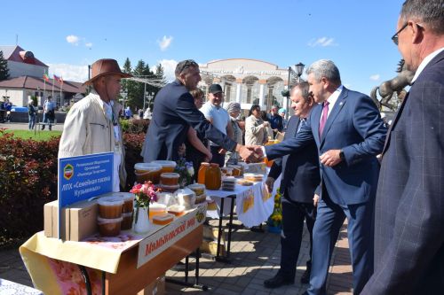 В Нурлате традиционный Фестиваль меда вновь собрал гостей