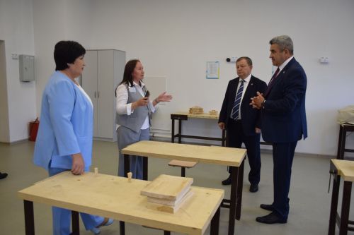Министр образования и науки Татарстана Ильсур Хадиуллин с рабочим визитом посетил Нурлат